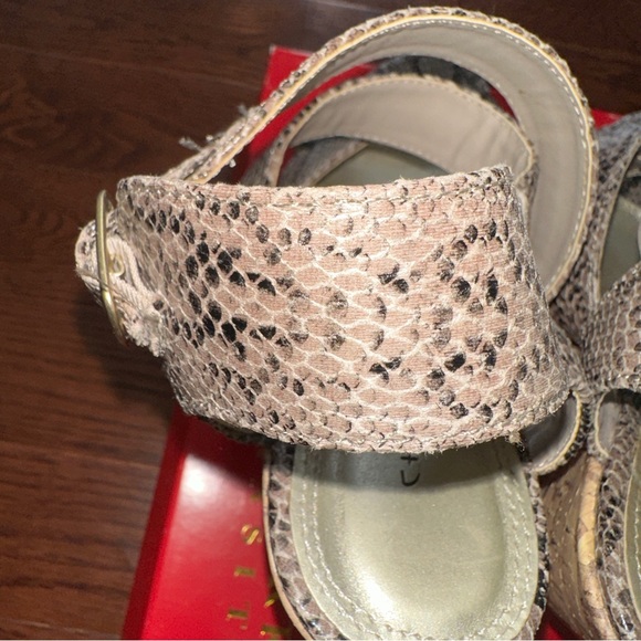 Chinese Laundry snake skin wedge heels - Picture 11 of 12